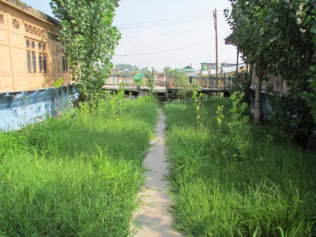 House Boat New Manora 2* Srinagar (Jammu and Kashmir)