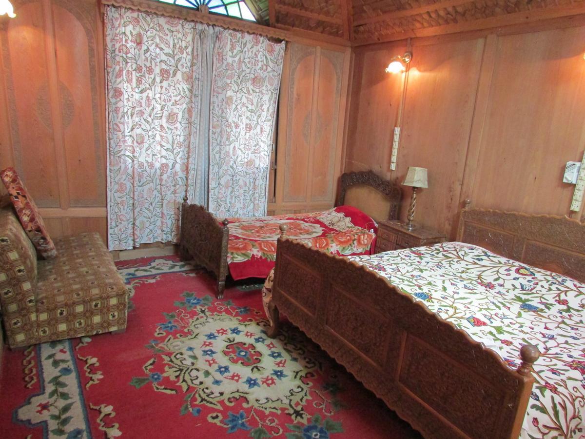 House Boat New Manora Bed & Breakfast 2*
