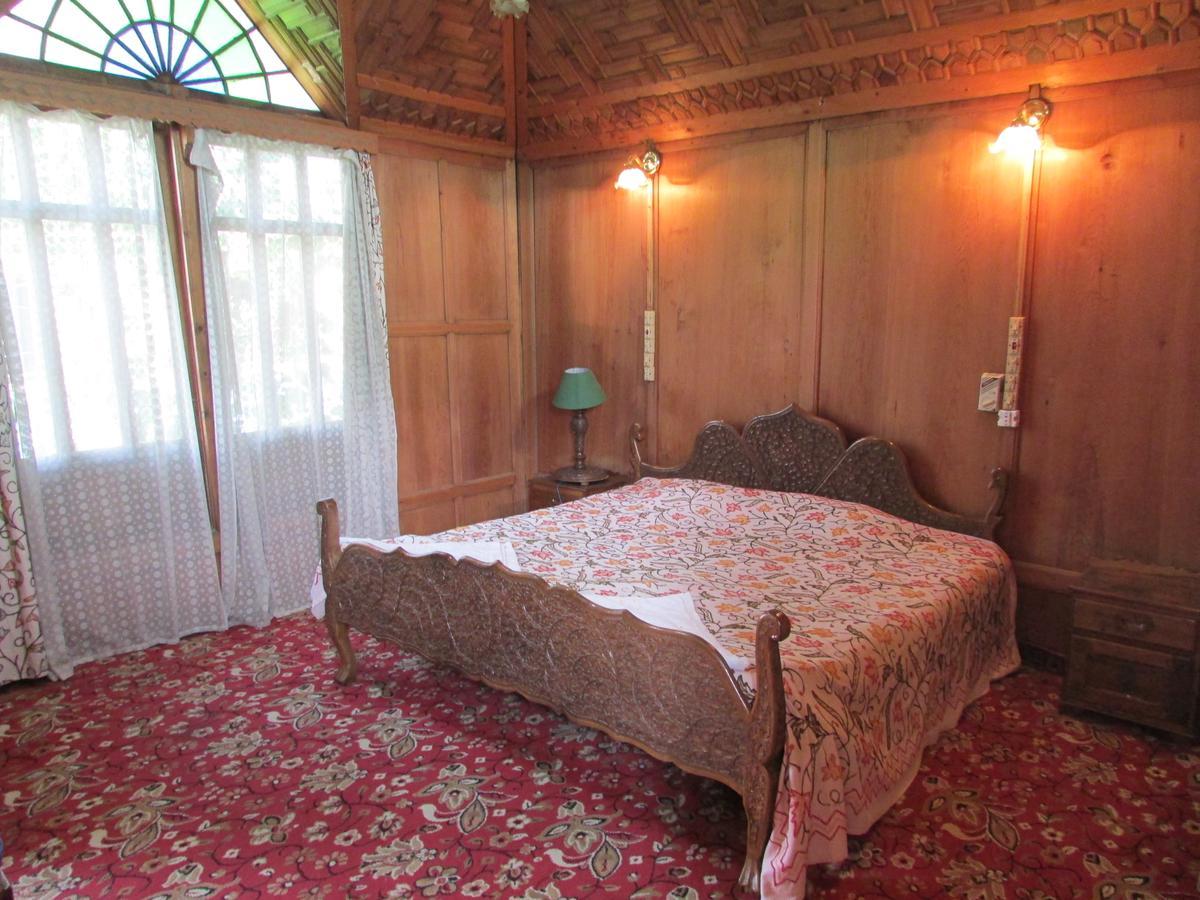 Bed & Breakfast House Boat New Manora Srinagar (Jammu and Kashmir)
