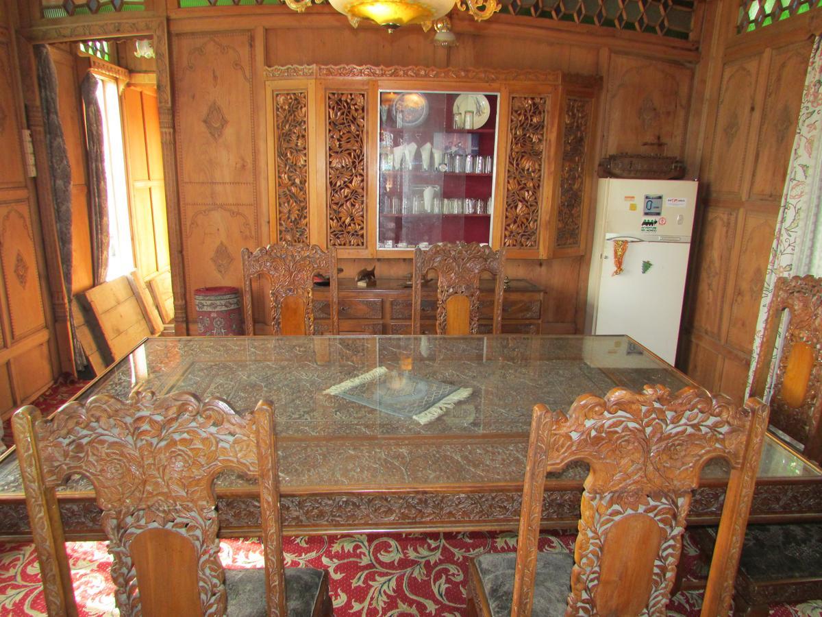 Bed & Breakfast House Boat New Manora