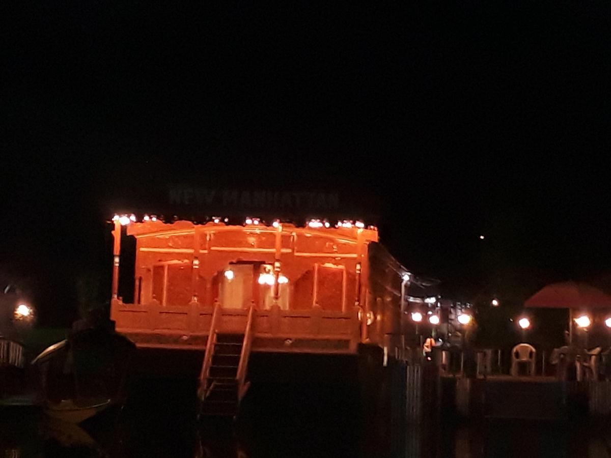 New Manhattan Group Of Houseboats * Srinagar (Jammu and Kashmir)