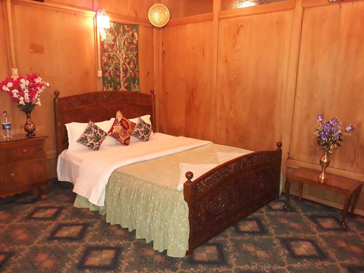 New Manhattan Group Of Houseboats Hotel *