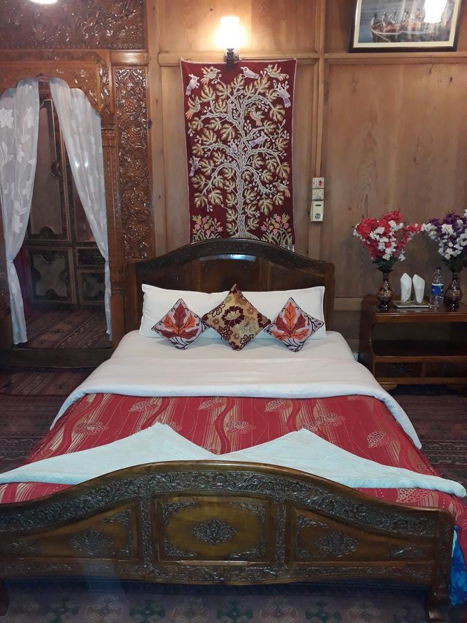 Hotel New Manhattan Group Of Houseboats Srinagar (Jammu and Kashmir)