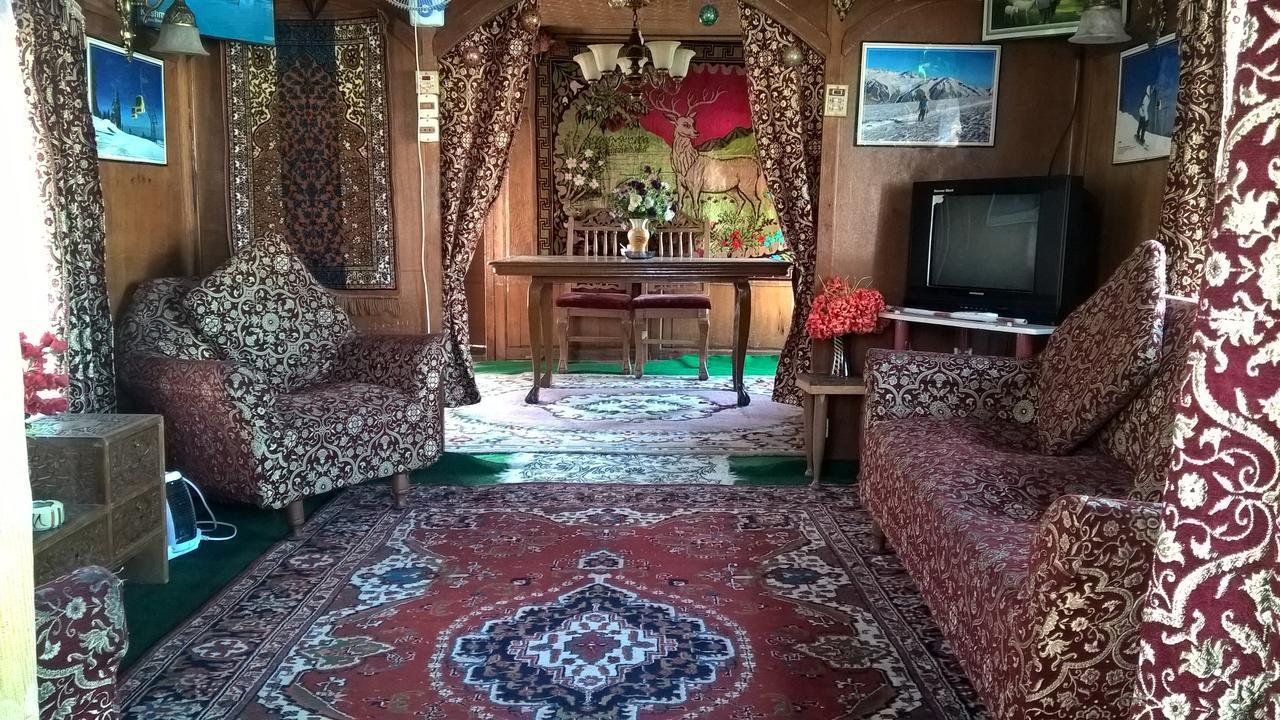 Hotel Houseboat Shagoo Palace 2*