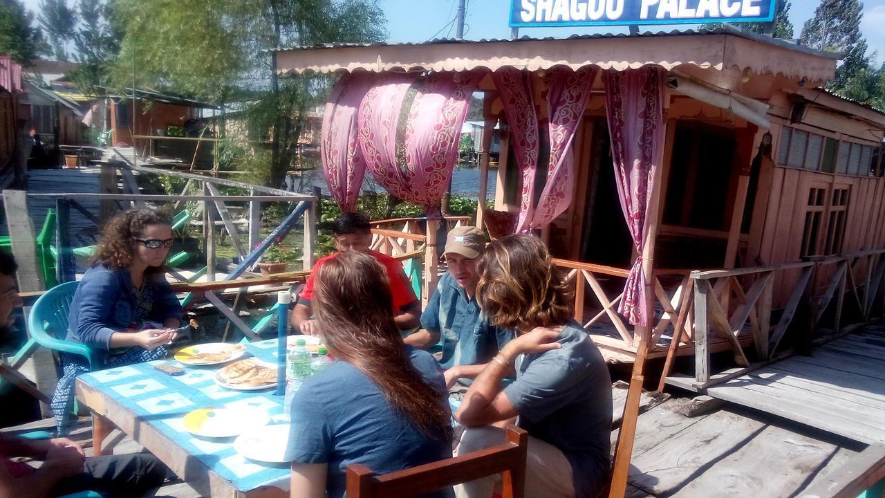 Houseboat Shagoo Palace