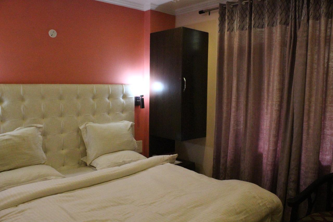 Riviera Inn