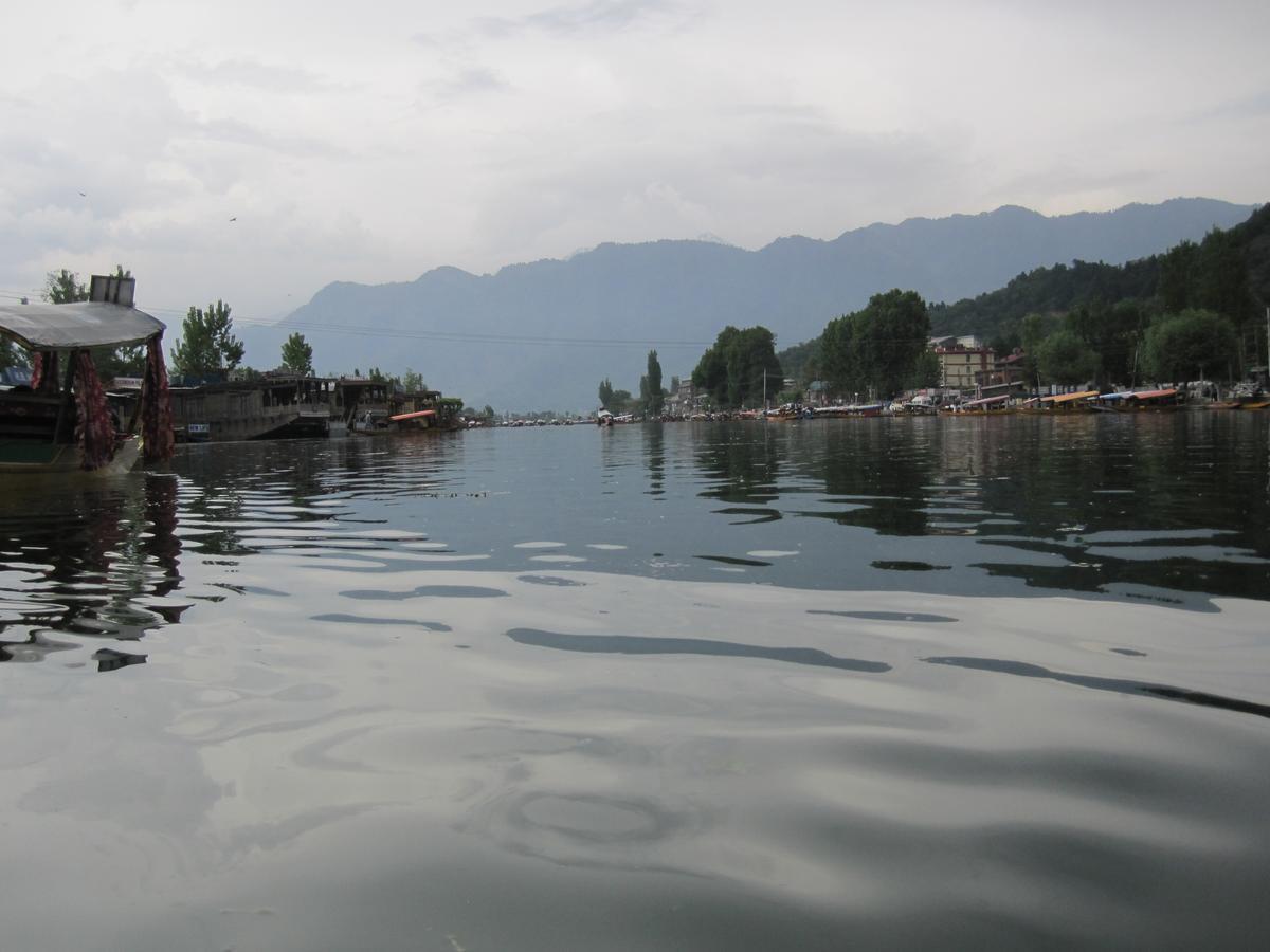 Houseboat Shagoo Palace