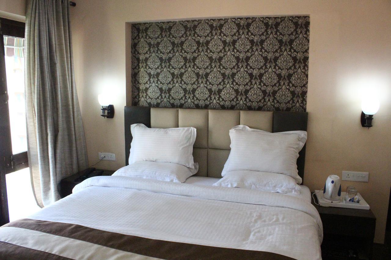 Riviera Inn *