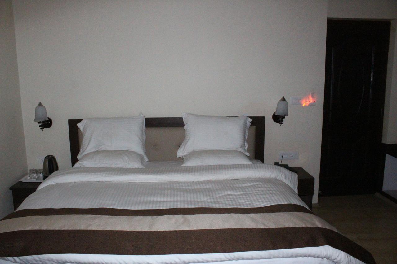 Riviera Inn *