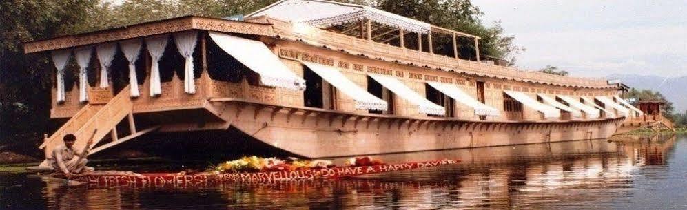 Hotel Hollywood Group Of Houseboats Srinagar (Jammu and Kashmir)
