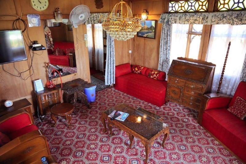 Peacock Houseboats 4*