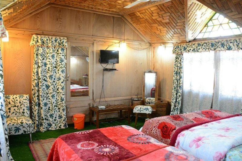 Peacock Houseboats 4*