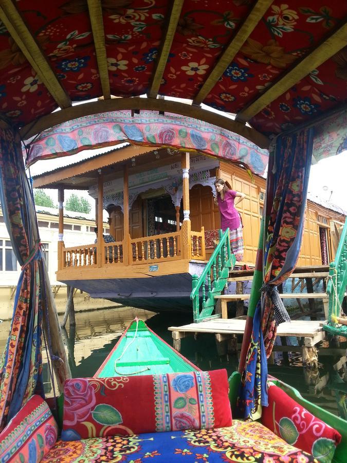 Hotel Houseboat - City Of Kashmir 2*