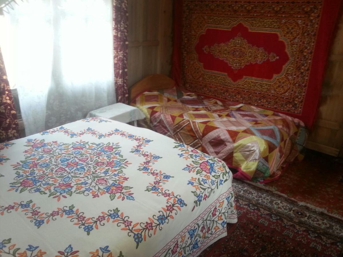 Hotel Houseboat - City Of Kashmir 2*