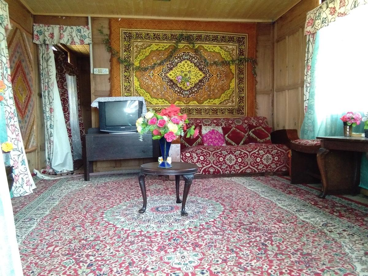Hotel Houseboat - City Of Kashmir 2*