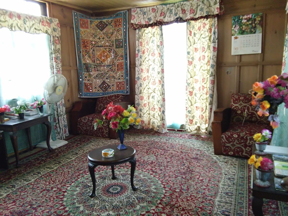 Hotel Houseboat - City Of Kashmir 2*