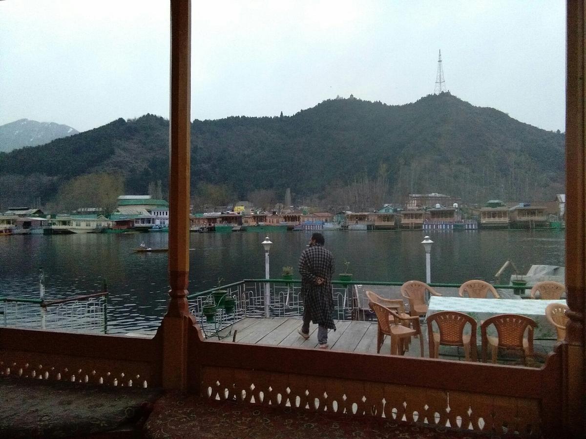 Hotel Houseboat - City Of Kashmir 2*