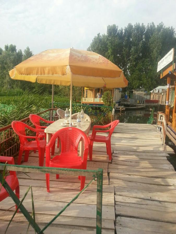 Hotel Houseboat - City Of Kashmir 2*