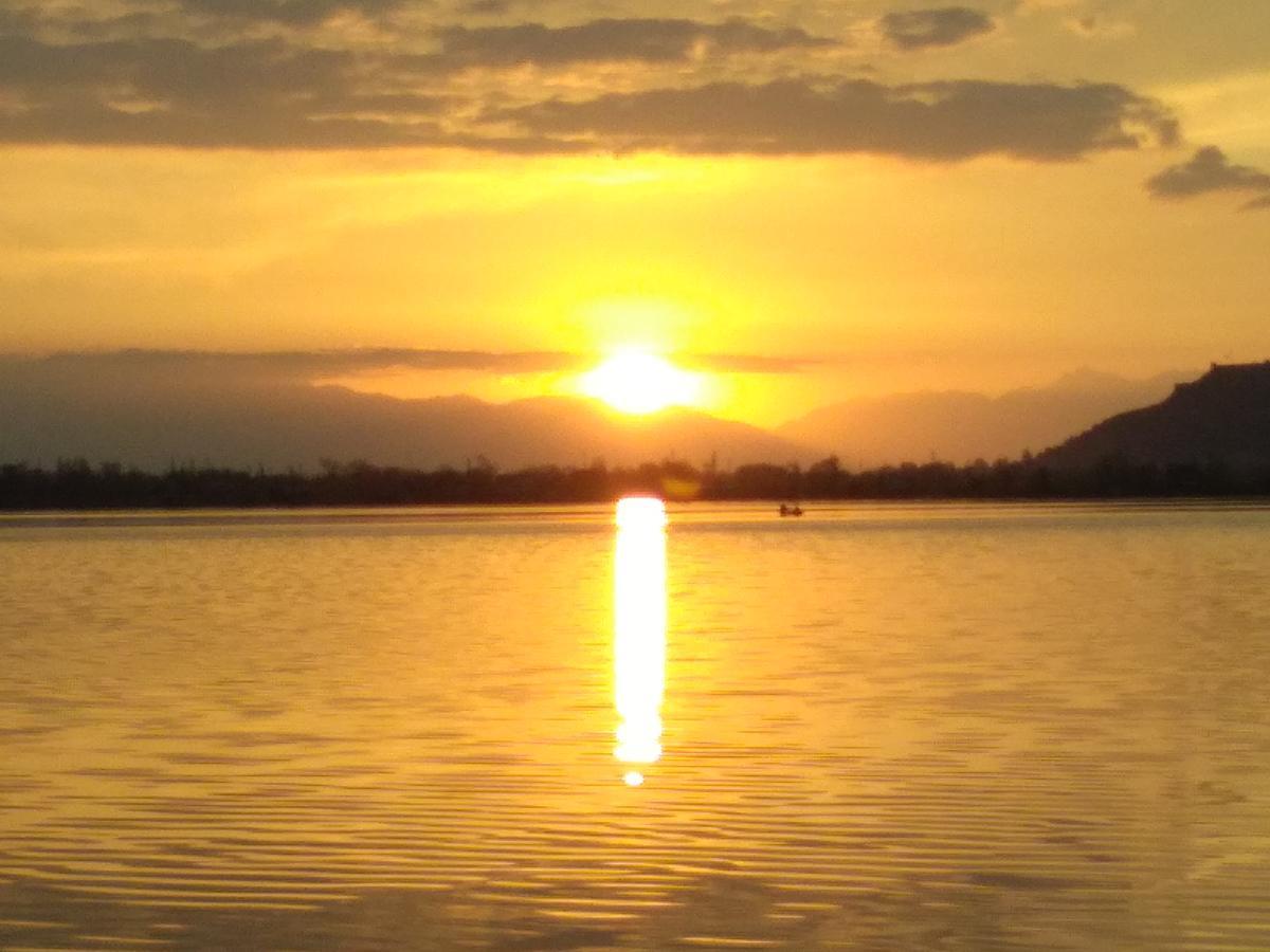 Hotel Houseboat - City Of Kashmir 2*