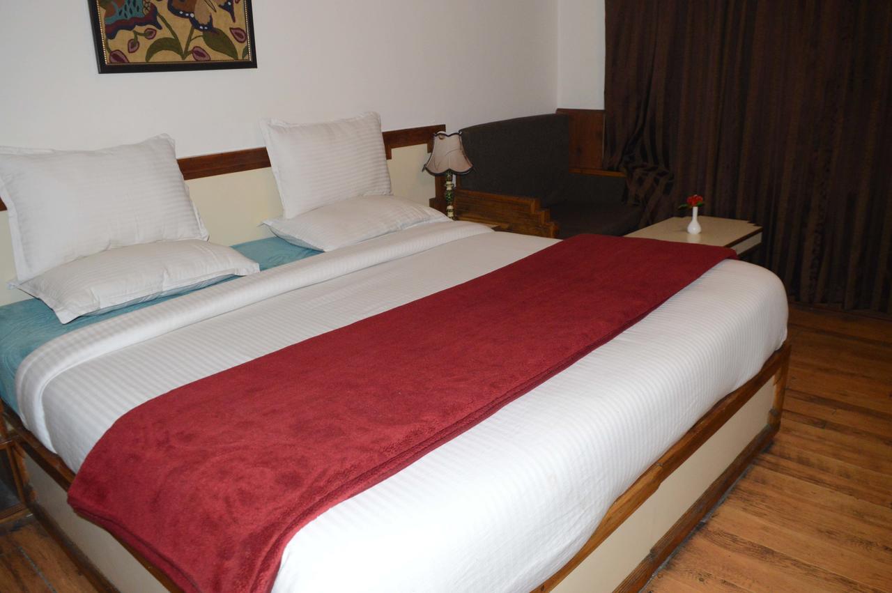 Standard And Resturant 3* Srinagar (Jammu and Kashmir)
