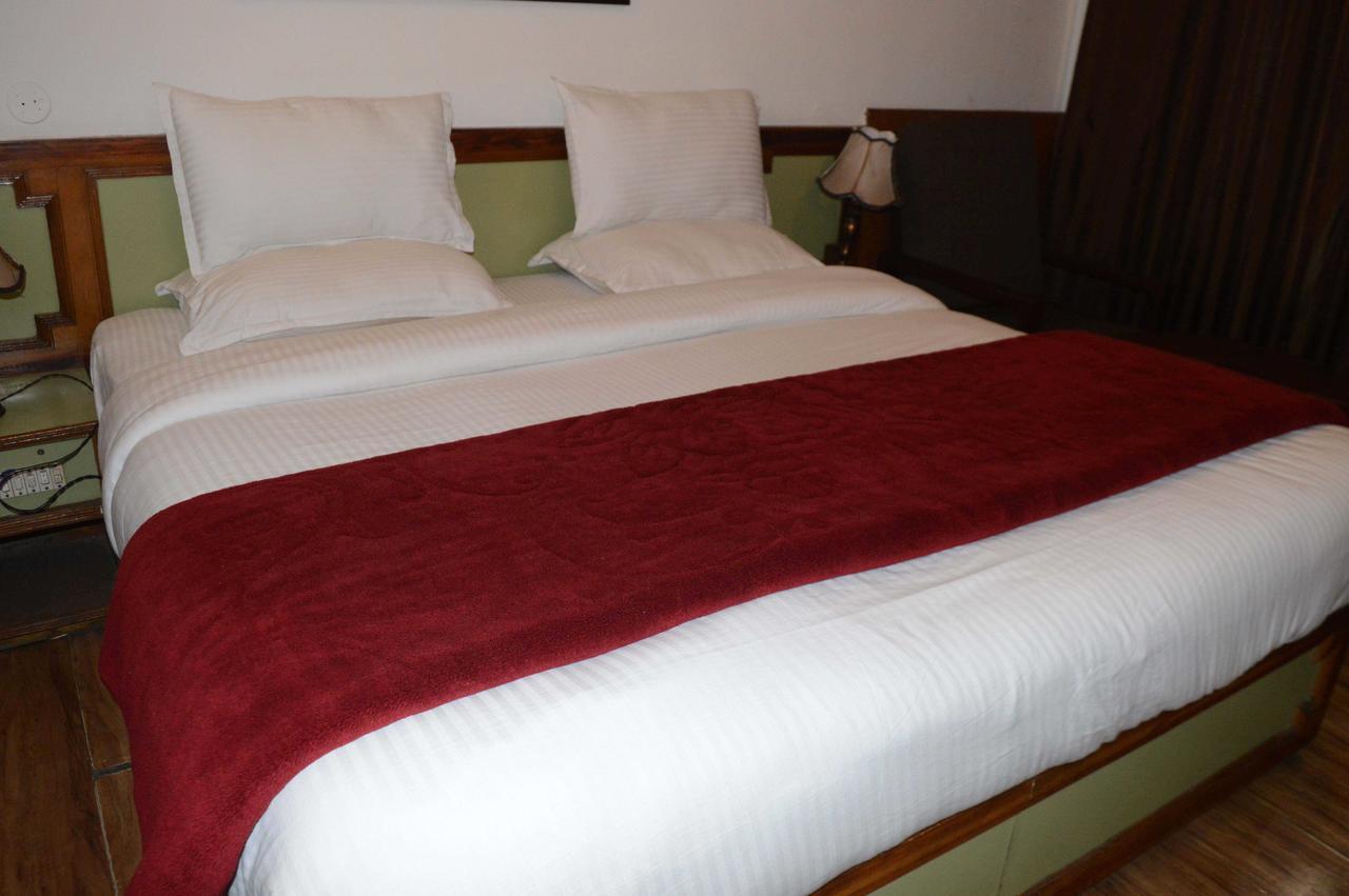 Standard And Resturant 3* Srinagar (Jammu and Kashmir)