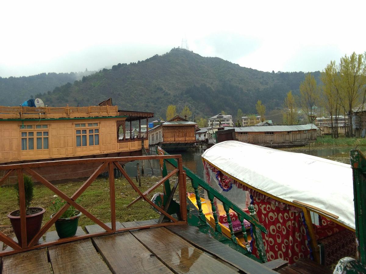 Hotel Houseboat - City Of Kashmir 2*