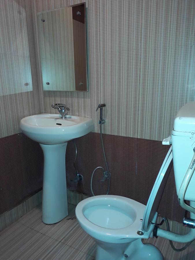 Standard And Resturant 3* Srinagar (Jammu and Kashmir)