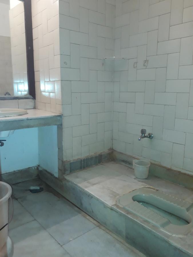 Standard And Resturant 3* Srinagar (Jammu and Kashmir)