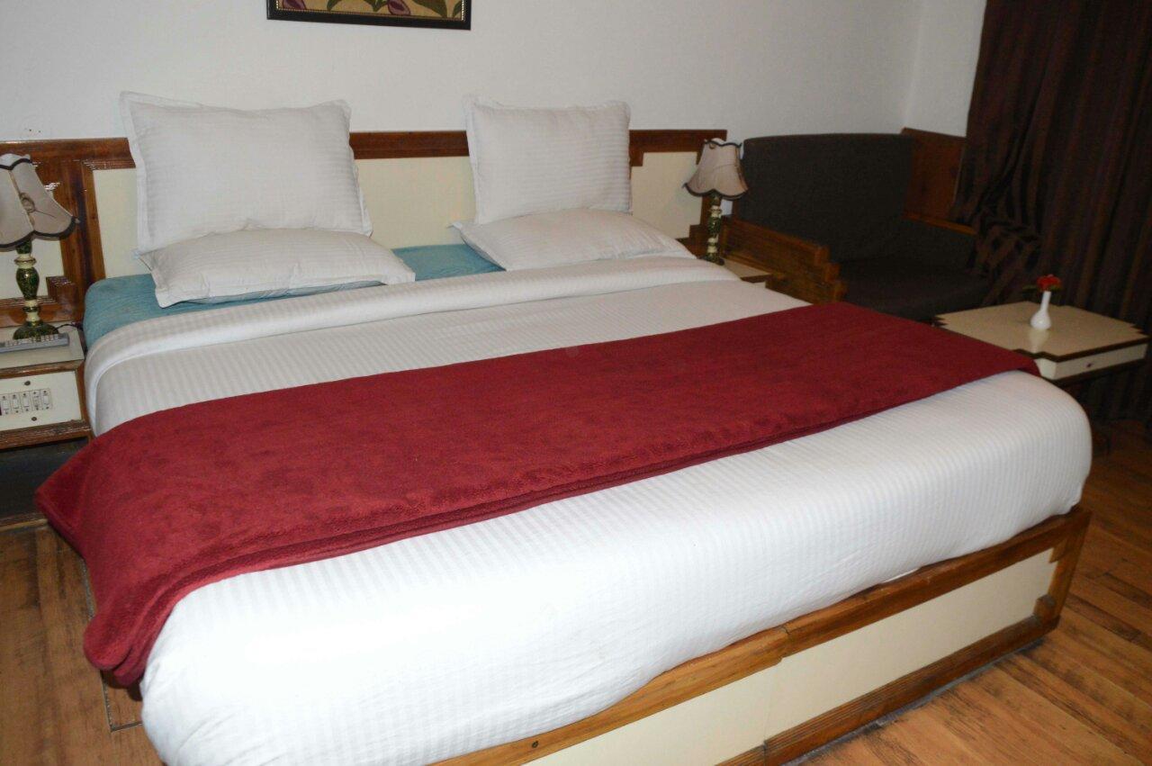 Standard And Resturant 3* Srinagar (Jammu and Kashmir)