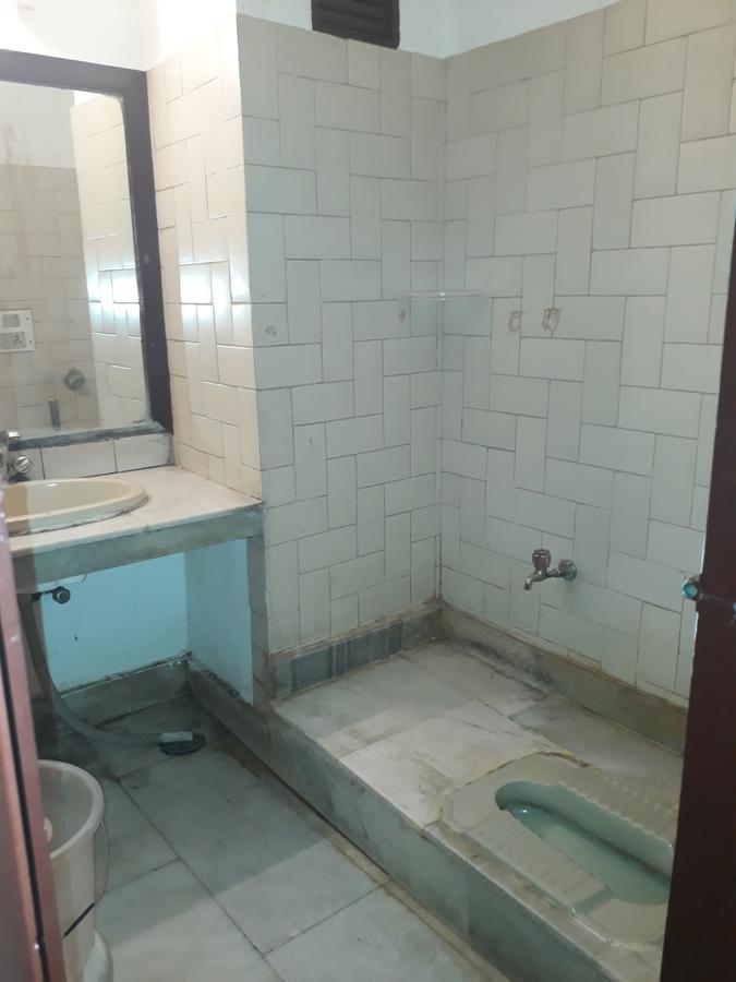 Standard And Resturant 3* Srinagar (Jammu and Kashmir)