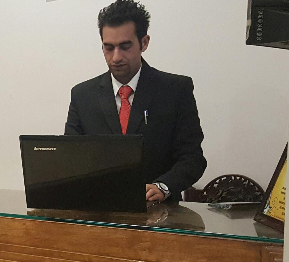 Standard And Resturant 3* Srinagar (Jammu and Kashmir)