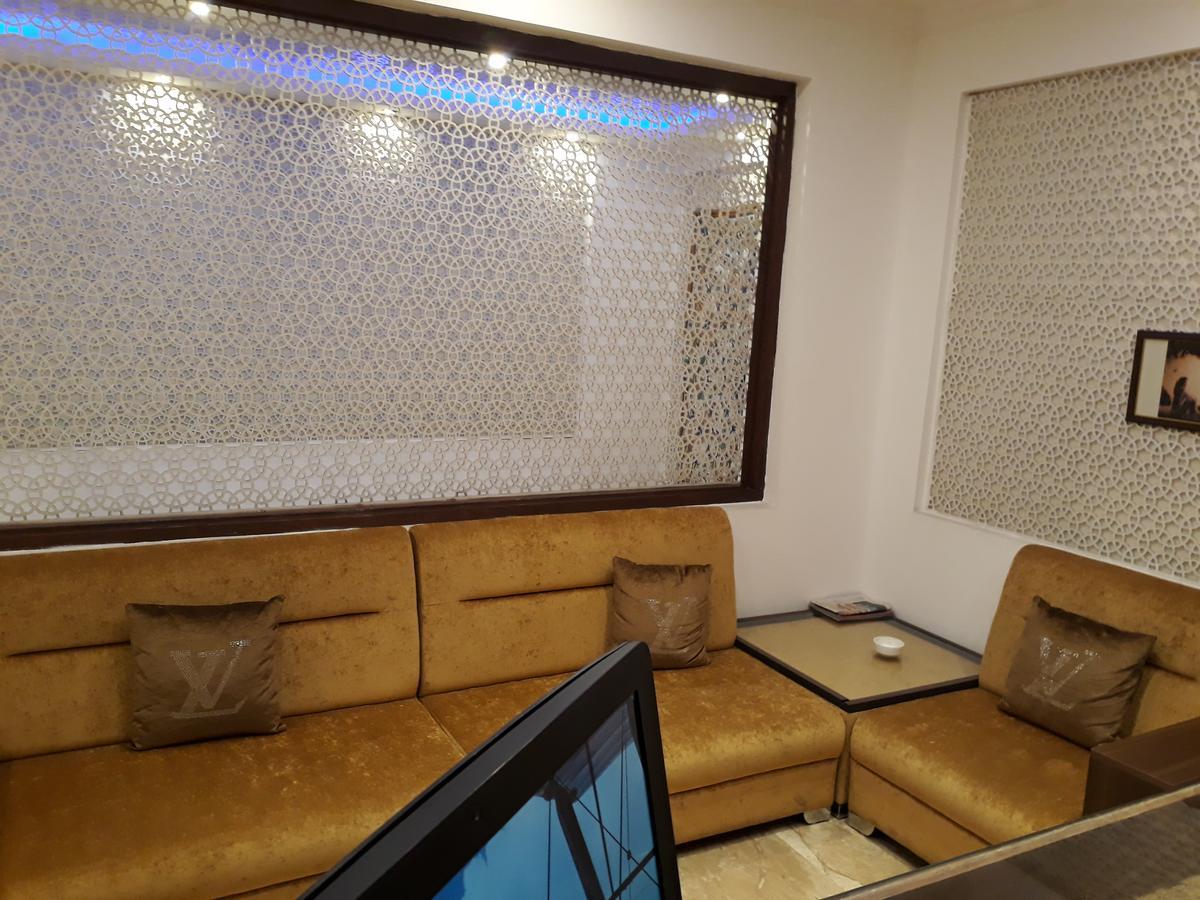 Standard And Resturant 3* Srinagar (Jammu and Kashmir)