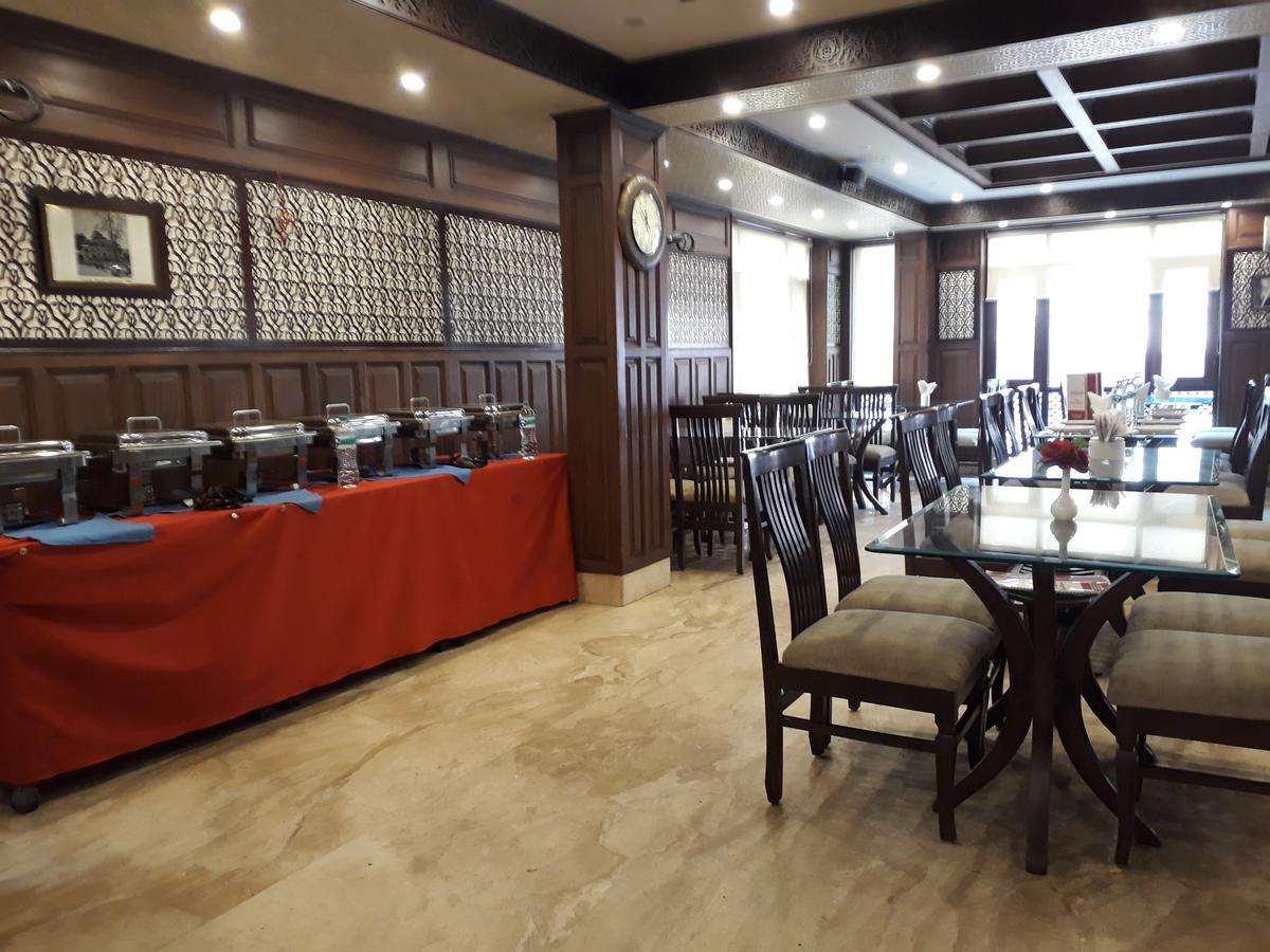 Standard And Resturant 3* Srinagar (Jammu and Kashmir)