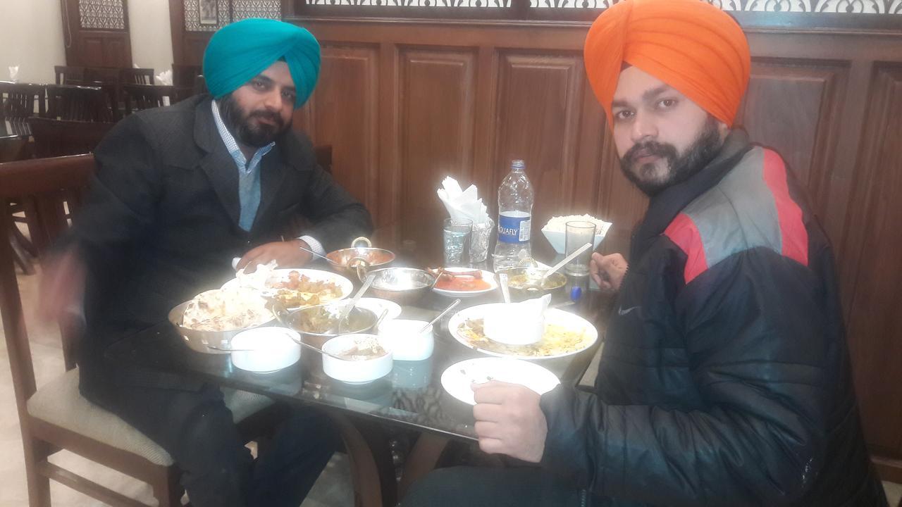 Standard And Resturant 3* Srinagar (Jammu and Kashmir)