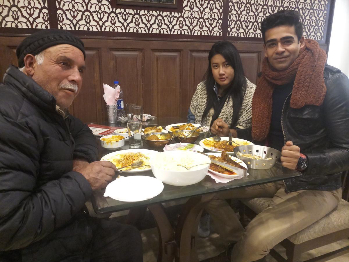 Standard And Resturant 3* Srinagar (Jammu and Kashmir)