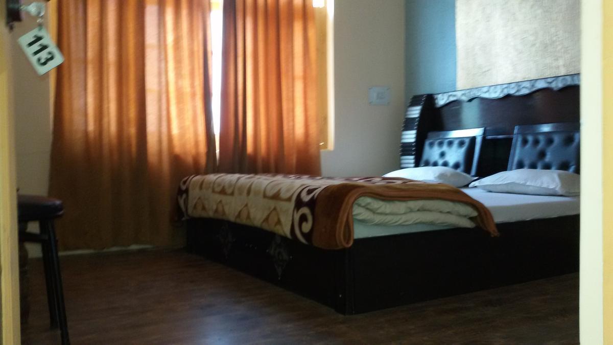 Hotel Nishat *