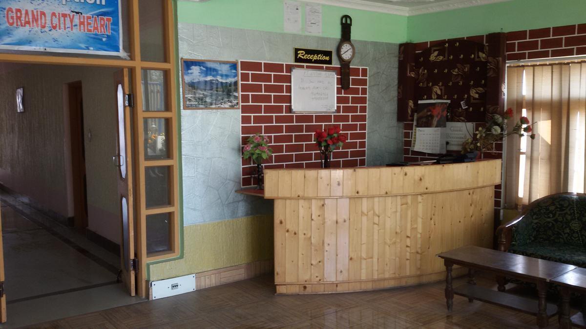 Hotel Nishat *