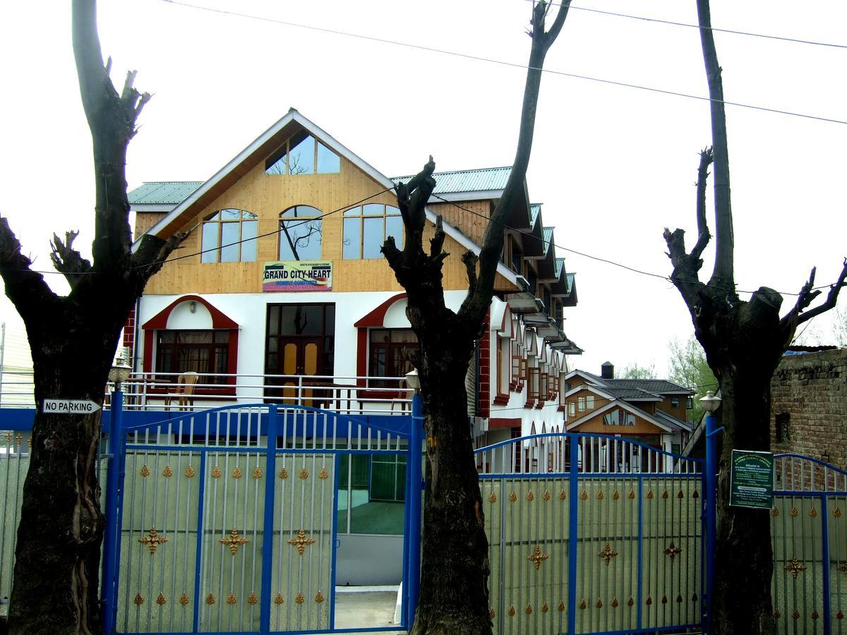Hotel Nishat *
