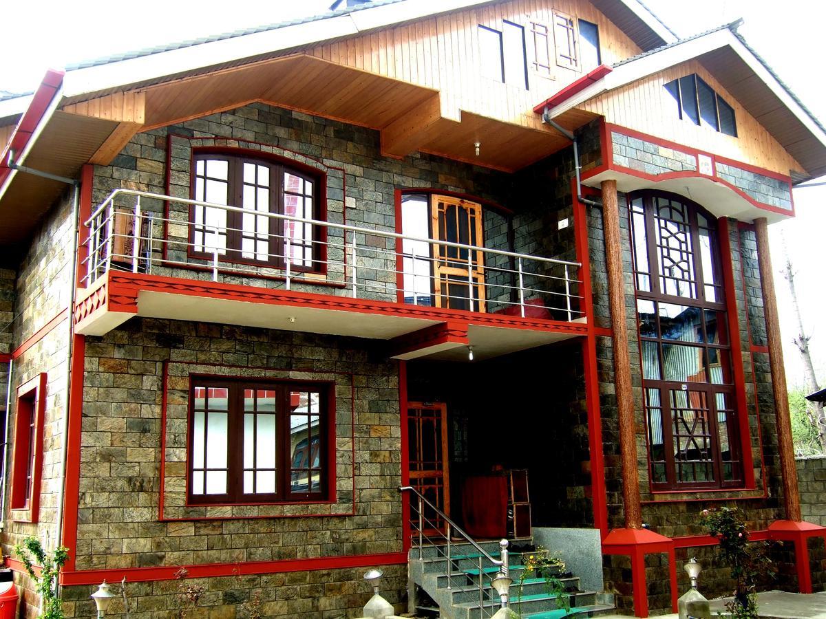 Hotel Nishat *