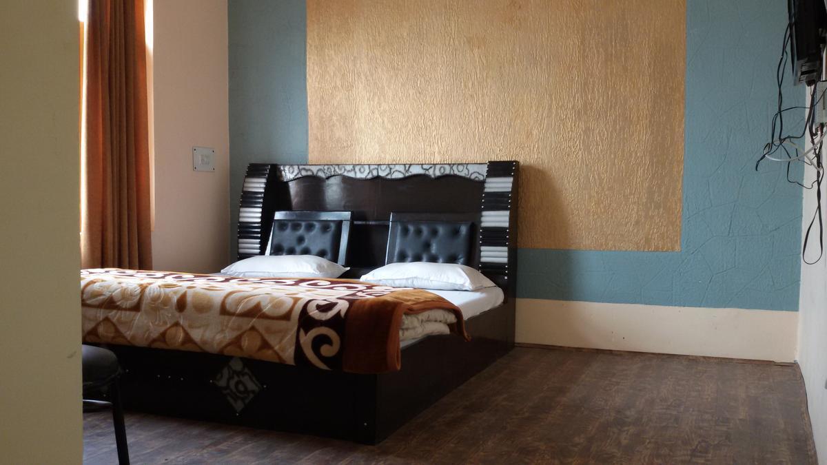 Hotel Nishat *
