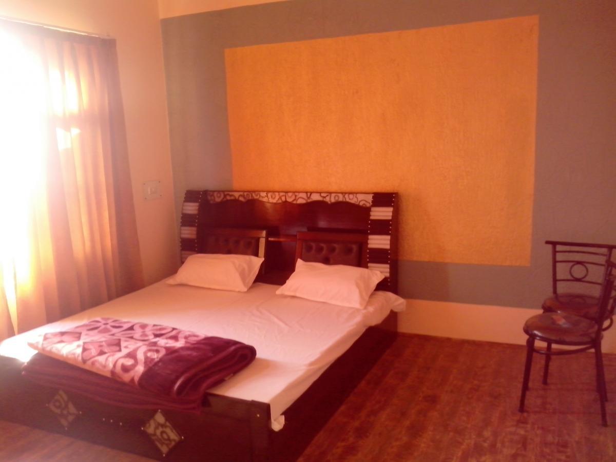 Hotel Nishat *