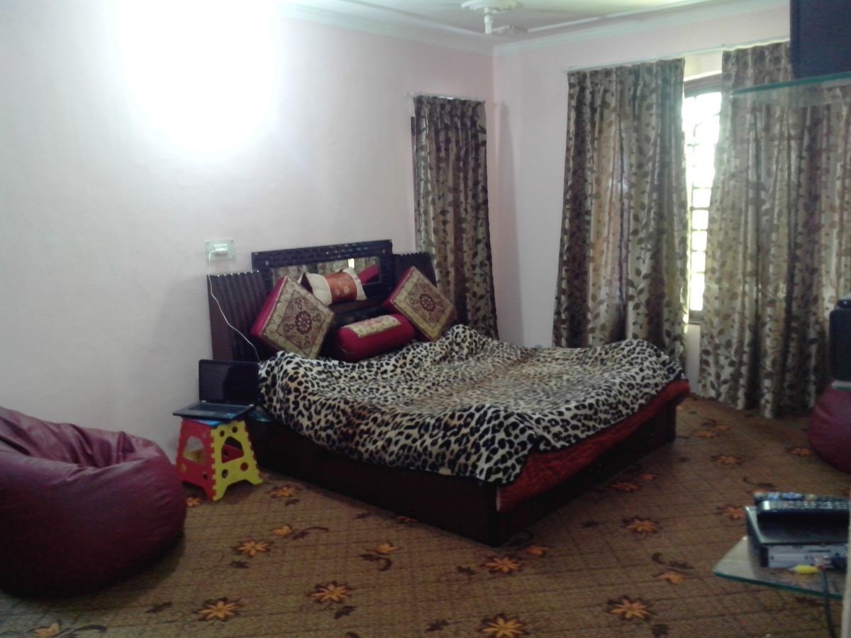 Nishat * Srinagar (Jammu and Kashmir)