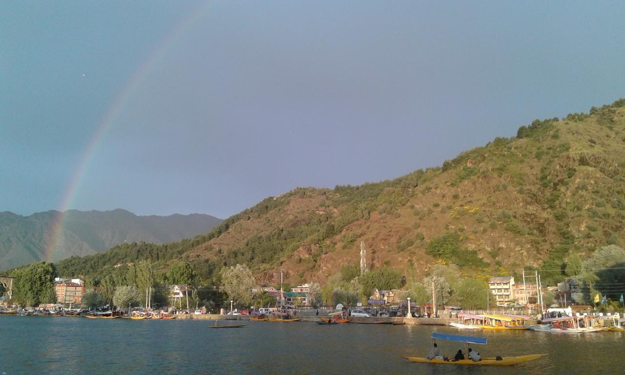 Botel House Boat New Pala Palace Srinagar (Jammu and Kashmir)