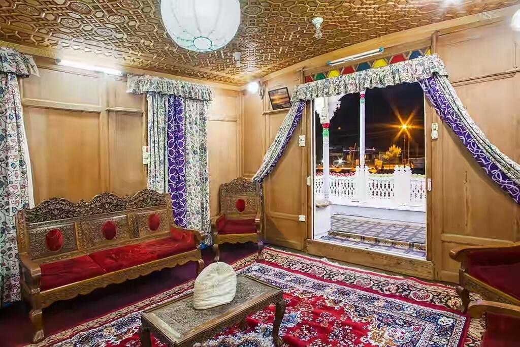 Botel House Boat New Pala Palace 3*