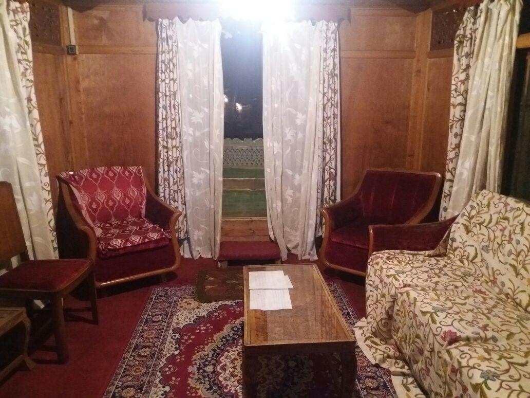 H.B Zamrud Botel Srinagar (Jammu and Kashmir)