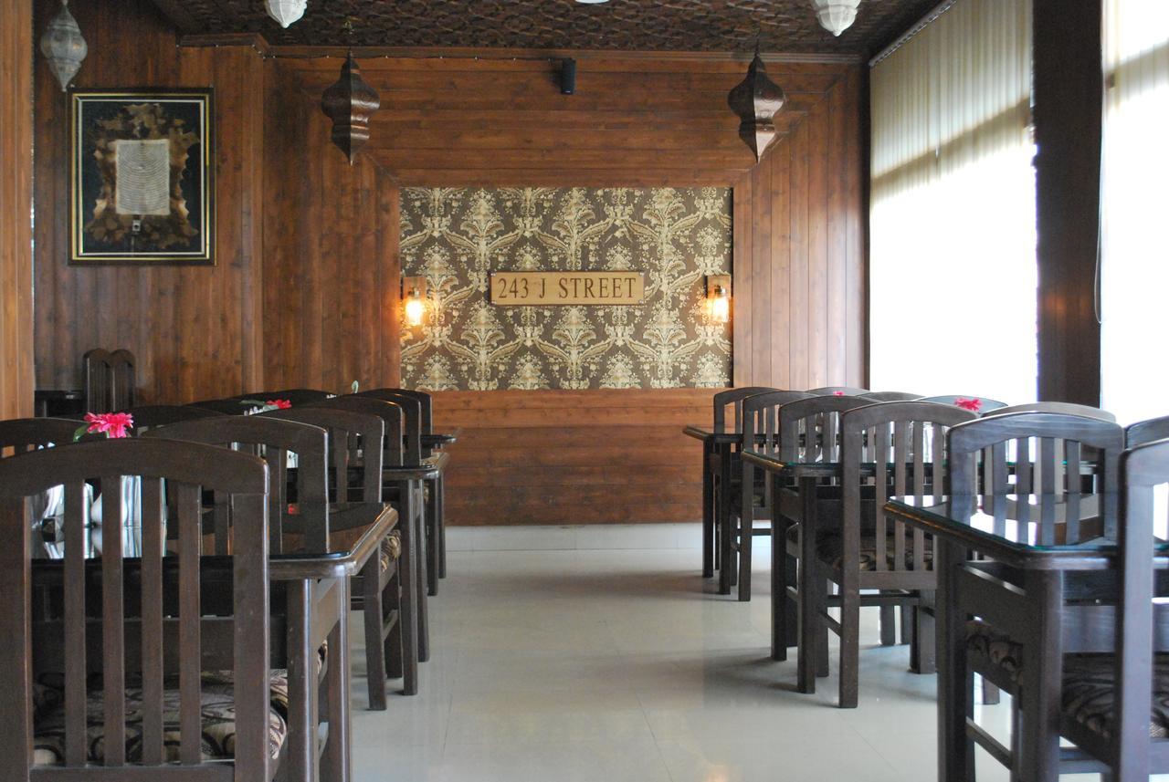 Hotel Kaisar Srinagar (Jammu and Kashmir)