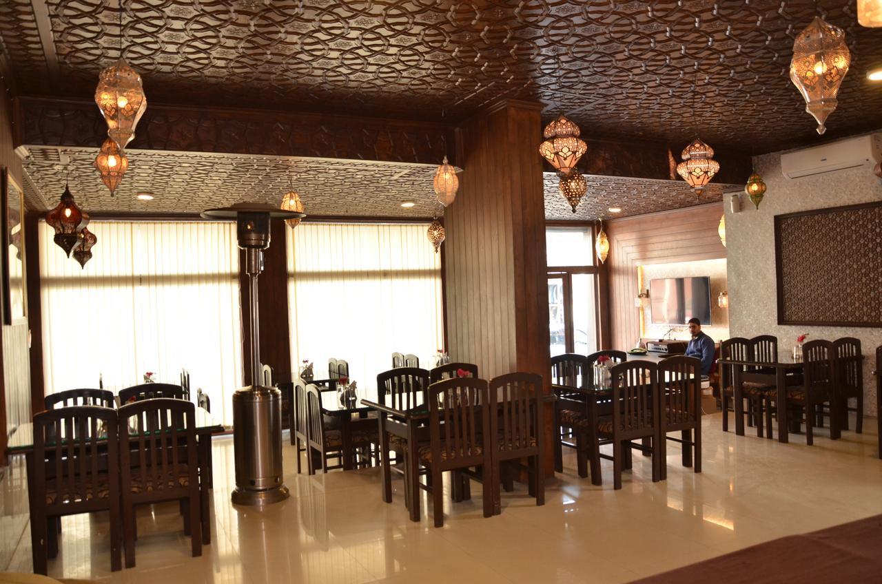 Hotel Kaisar Srinagar (Jammu and Kashmir)