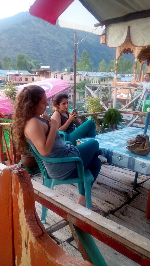 Hotel Houseboat Shagoo Palace