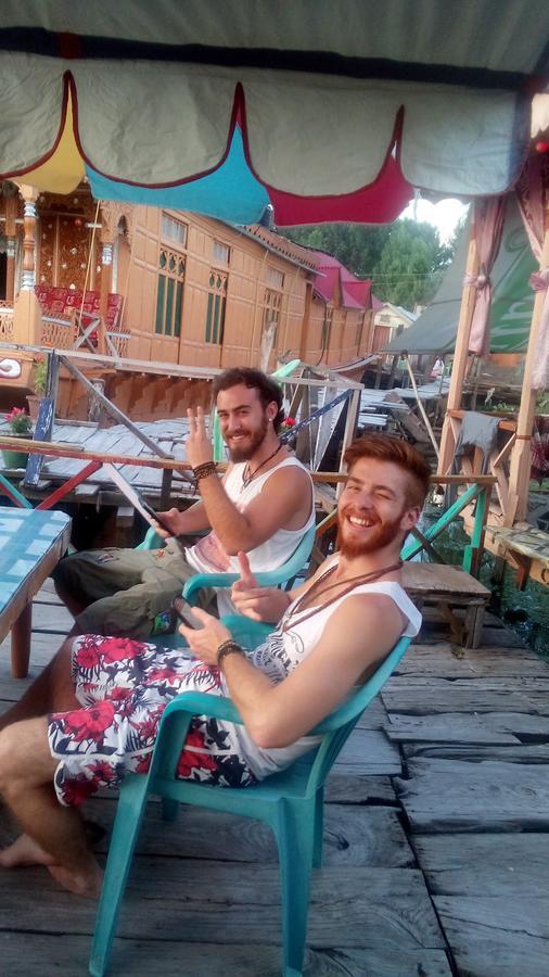 Houseboat Shagoo Palace Hotel
