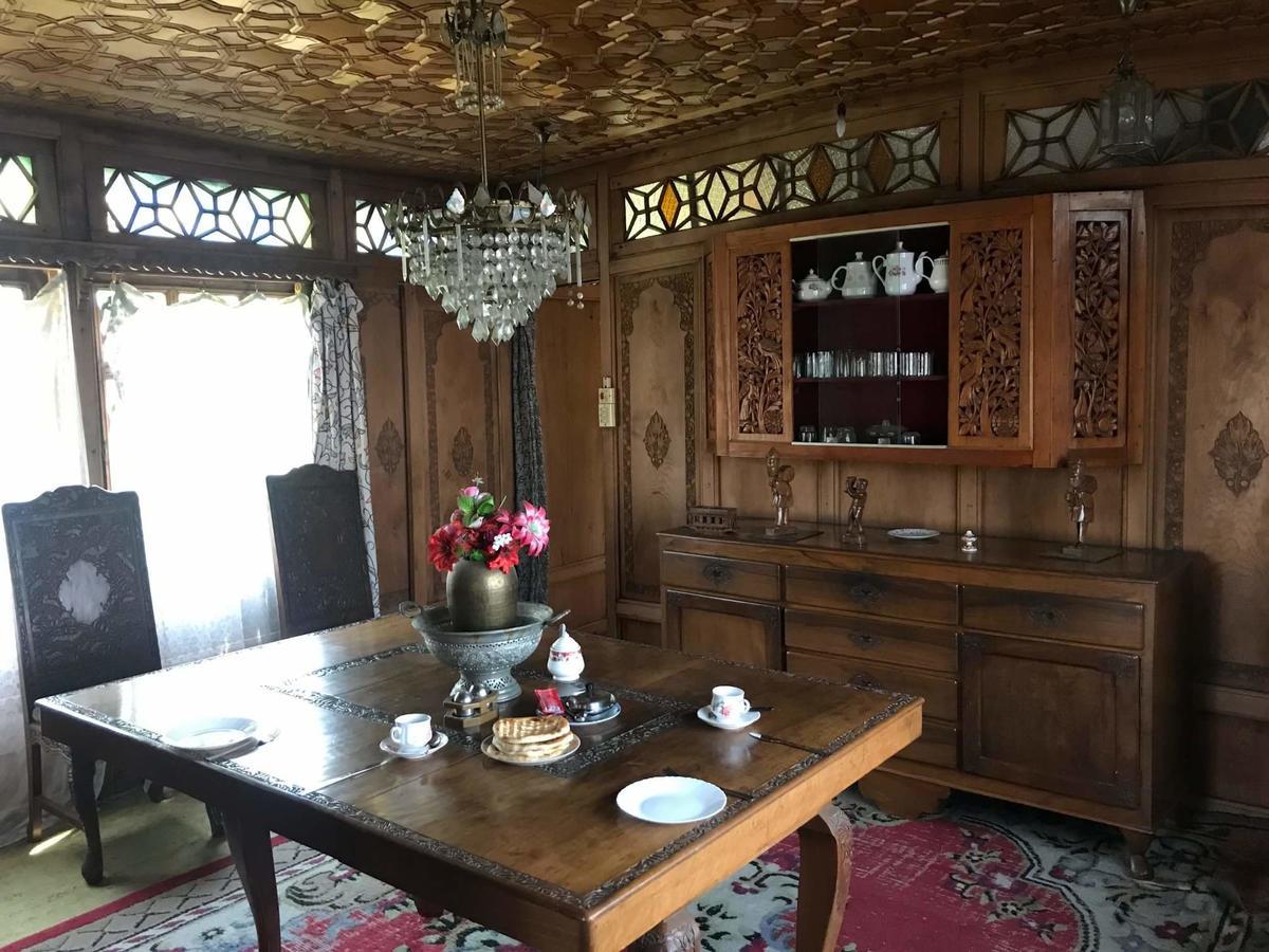 House Boat New Manora Srinagar (Jammu and Kashmir)